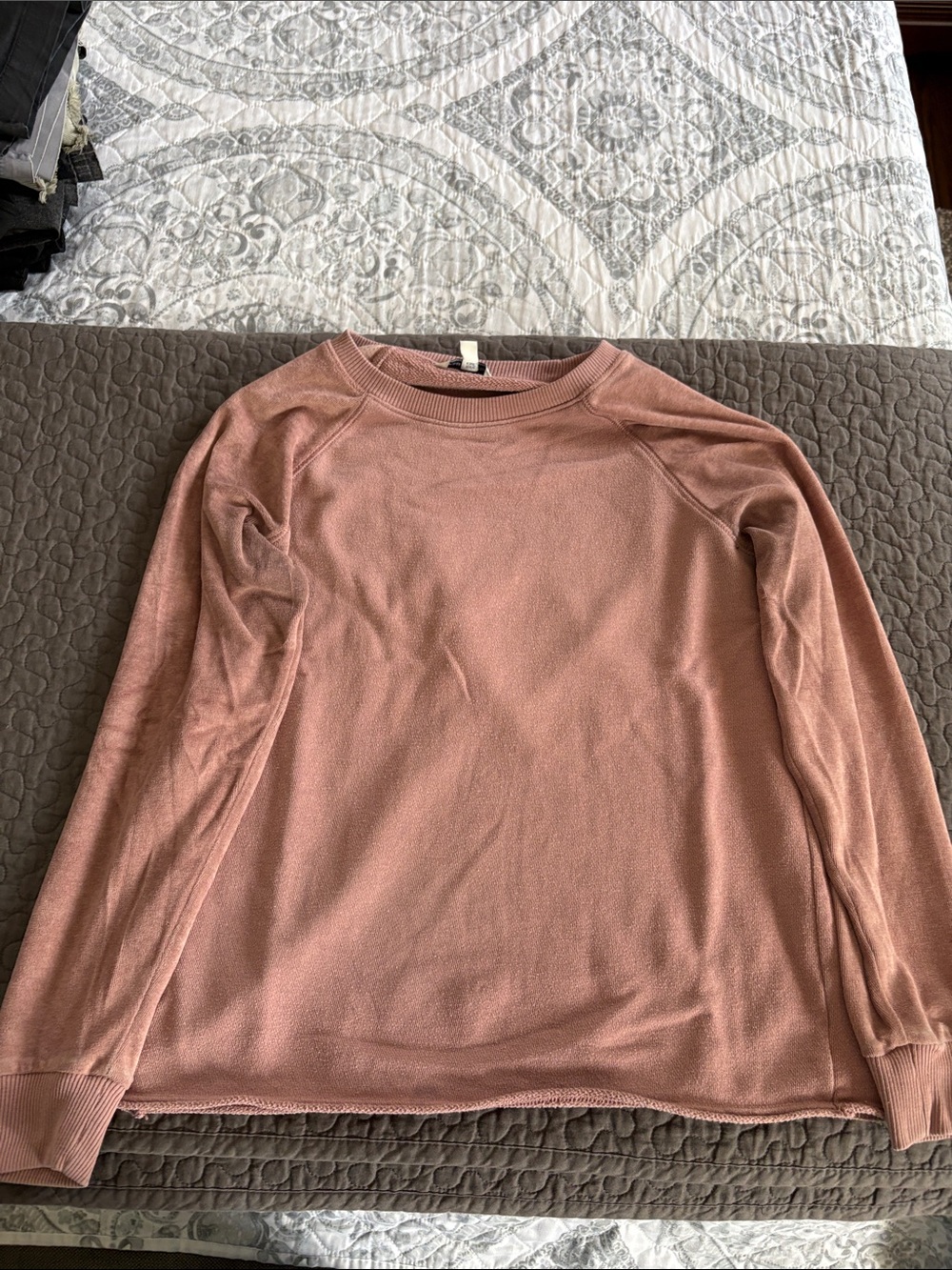 American Eagle Outfitters Women's Crewneck Sweater in Dusty Rose